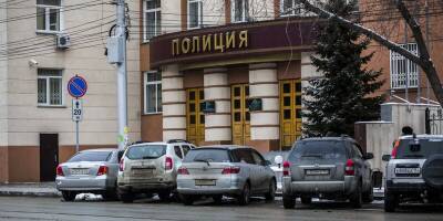 Экс-завхоз новосибирского МВД передал своему сыну два служебных авто