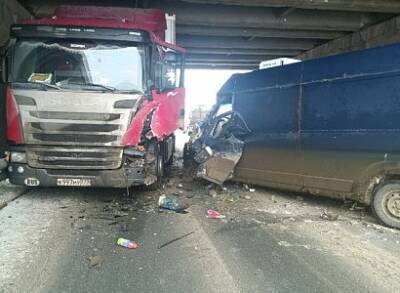В ДТП на Михайловском шоссе пострадал водитель микроавтобуса