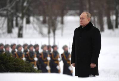 Владимир Путин посетил Пискаревское мемориальное кладбище