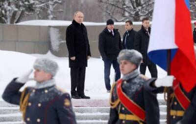 Путин возложил венок на Пискаревском кладбище, почтив память жертв блокады Ленинграда