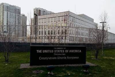 "Ситуация непредсказуема": посольство США советует американцам покидать Украину
