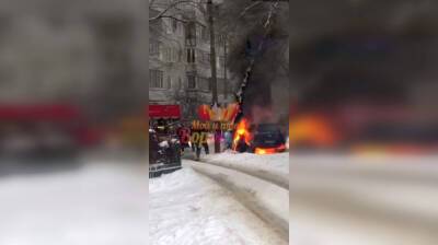 Воронежцы сняли на видео поднявшийся на десятки метров чёрный дым