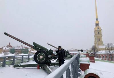 Жителю блокадного Ленинграда доверили выстрел из пушки с Нарышкина бастиона