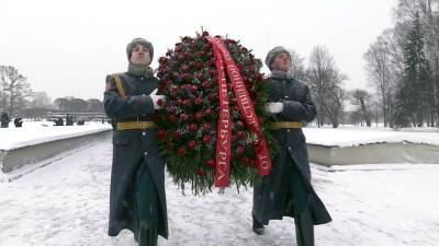 В годовщину полного снятия блокады Ленинграда страна чтит память героев