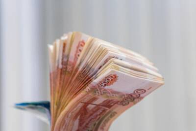 Молодая кассирша украла из банка 26 млн рублей ради увеличения груди