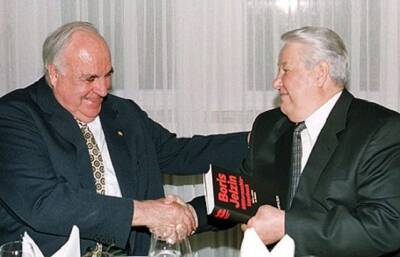 «Ельцинское» рукопожатие: почему с первым президентом России боялись здороваться - Русская семерка