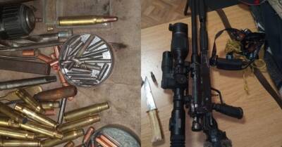 ФОТО. Полиция изъяла у браконьера незаконно хранившееся оружие и боеприпасы