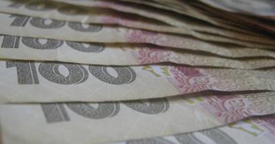 Украинская гривна ушла в минимум из-за скупки долларов населением