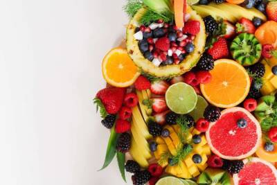 Диетологи дали рекомендации, как есть фрукты без вреда для желудка