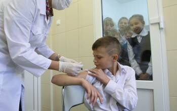 В ВОЗ высказались, опасна или нет вакцинация для детей