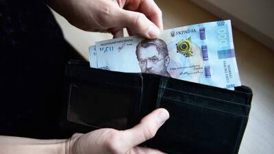 Экономист назвал неэкстремальной динамику курсов рубля и гривны