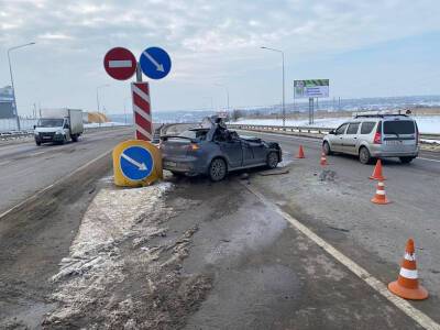 На трассе Ростов-Таганрог погрузчик протаранил иномарку, пострадал человек