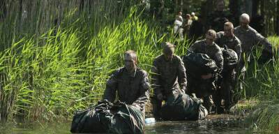 Армия Латвии привлекает добровольцев пройти "курс молодого бойца"