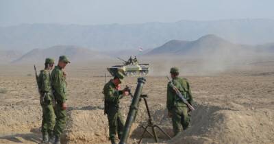 На границе Кыргызстана и Таджикистана идут бои. Местных жителей эвакуируют