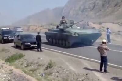 Киргизия эвакуировала около 1,5 тысячи человек из зоны конфликта с Таджикистаном
