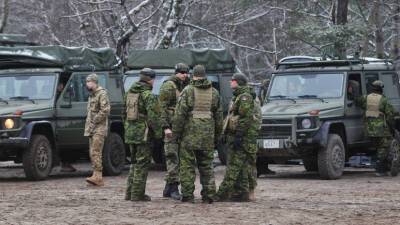 «Трудно представить, какие навыки они могут передать»: зачем Канада увеличивает численность своих военных на Украине