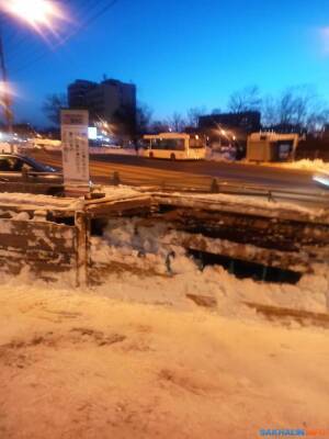 Станцию велопроката поломали во время уборки снега в Южно-Сахалинске