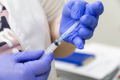 Как получить медотвод от вакцинации школьника «Спутником М» в 2022 году: кому противопоказано ставить прививку
