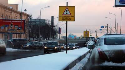 Автоэксперт Червяков дал советы по перестроению на заснеженной дороге
