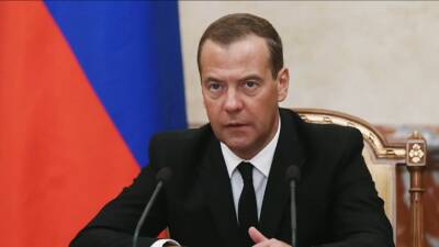 Медведев призвал разбираться в случаях злоупотреблений в системе ФСИН