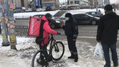 В Екатеринбурге полиция устроила рейд по велокурьерам из служб доставки