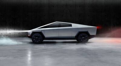 Tesla отложила выпуск пикапа Cybertruck и спорткара Roadster 2 на следующий год