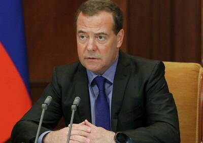 Медведев объяснил, почему сейчас России не нужен локдаун