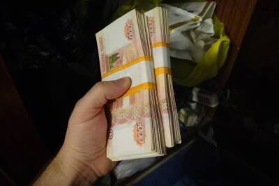 Саратовская пенсионерка отдала незнакомому человеку 700 тысяч рублей