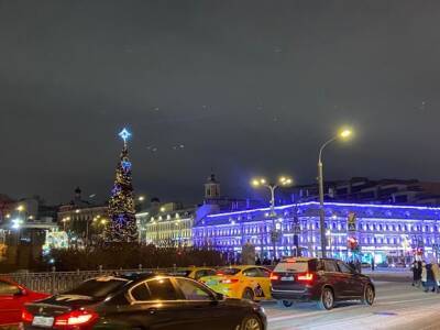 Москвичей просят не садиться за руль в пятницу из-за сильного снегопада