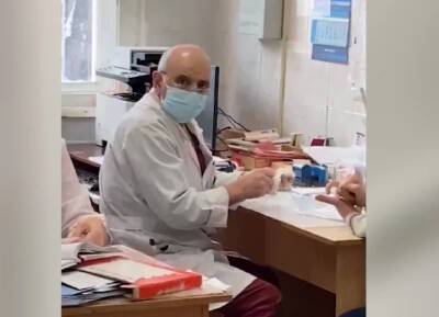 Александр Кузьмин - Травматолог в Екатеринбурге напал на пациентку и причинил новые травмы - province.ru - Екатеринбург