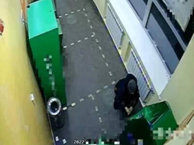 Челябинские полицейские задержали мужчину, который пытался вскрыть банкомат монтировкой