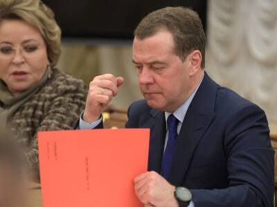 «Капитан Очевидность»: чем вызвано заявление Медведева о бедности россиян