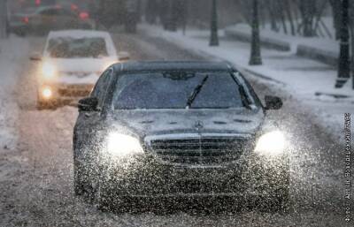 Москвичей предупредили о сложностях на дорогах из-за метели