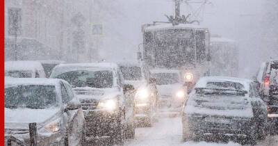 Московским водителям посоветовали пересесть на общественный транспорт из-за снегопада