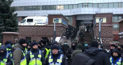 Апелляция на меру пресечения Порошенко: Власть давит на суд, все оцеплено Нацгвардией и автозаками