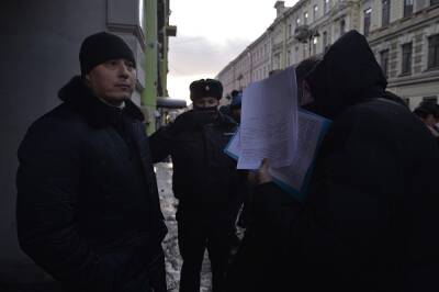 У петербургского борца с QR-кодами Александра Коновалова — обыск по делу по взятке