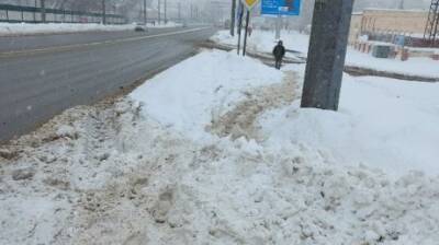 В Пензе дорожные знаки мешают расчистке тротуаров от снега - penzainform.ru - Пенза