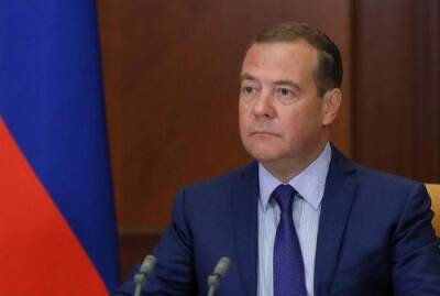 Медведев: главная проблема России - бедность граждан