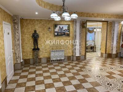 Под Новосибирском продаётся коттедж в средневековом стиле за 40 млн рублей