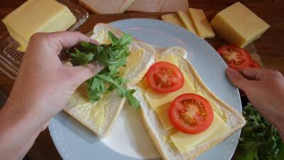 Диетолог Дианова назвала рецепт полезных сэндвичей