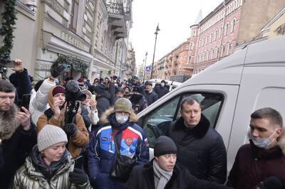 В Петербурге задержали ресторатора Александра Коновалова, выступающего против QR-кодов