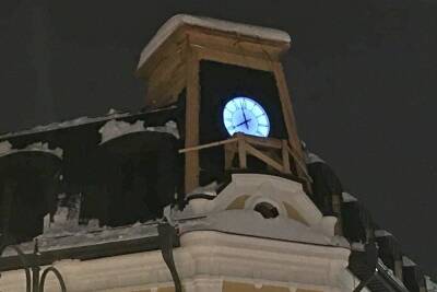 В центре Саратова появились еще одни уличные часы на манер старинных