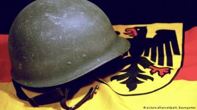 Германия пообещала Украине военную помощь в виде 5 тыс. касок