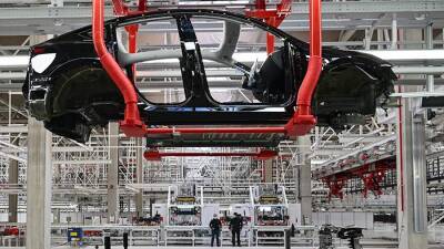 На заводах Tesla сотрудников заменят роботами