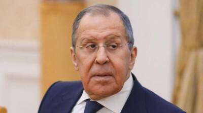 “А я что, недостоин?”: Лавров пошутил о санкциях против Путина
