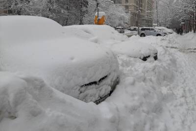 В Балаково автомобили-«подснежники» пометили листовками «Снег не убрали из-за меня»