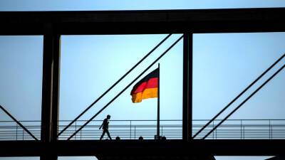Spiegel: Германия высылает российского дипломата по подозрению в шпионаже