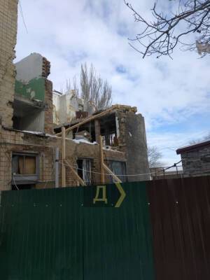 В Одессе стена дома обрушилась прямо на рабочих, есть погибший