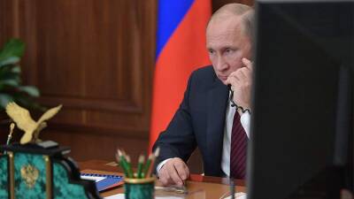 Путин и Макрон обсудили по телефону гарантии безопасности