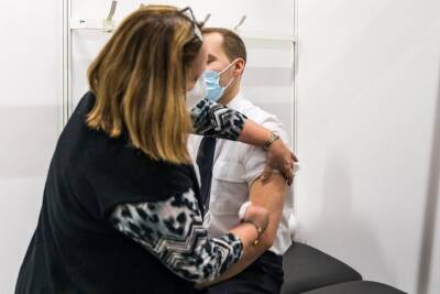 Медведев рассказал, какие две иностранные вакцины могут легализовать в России